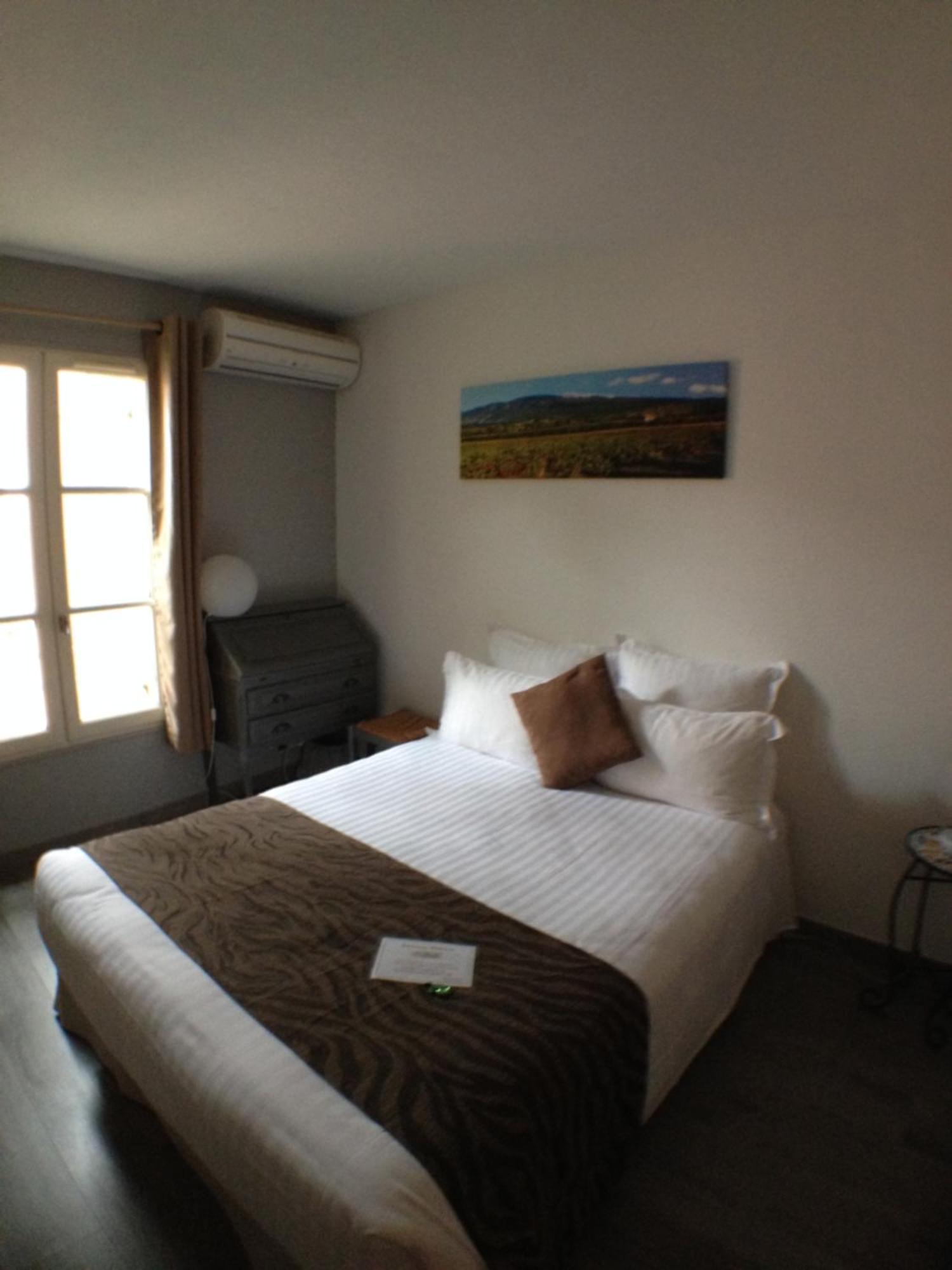 Logis Hotel La Ferme Avignon Kamer foto