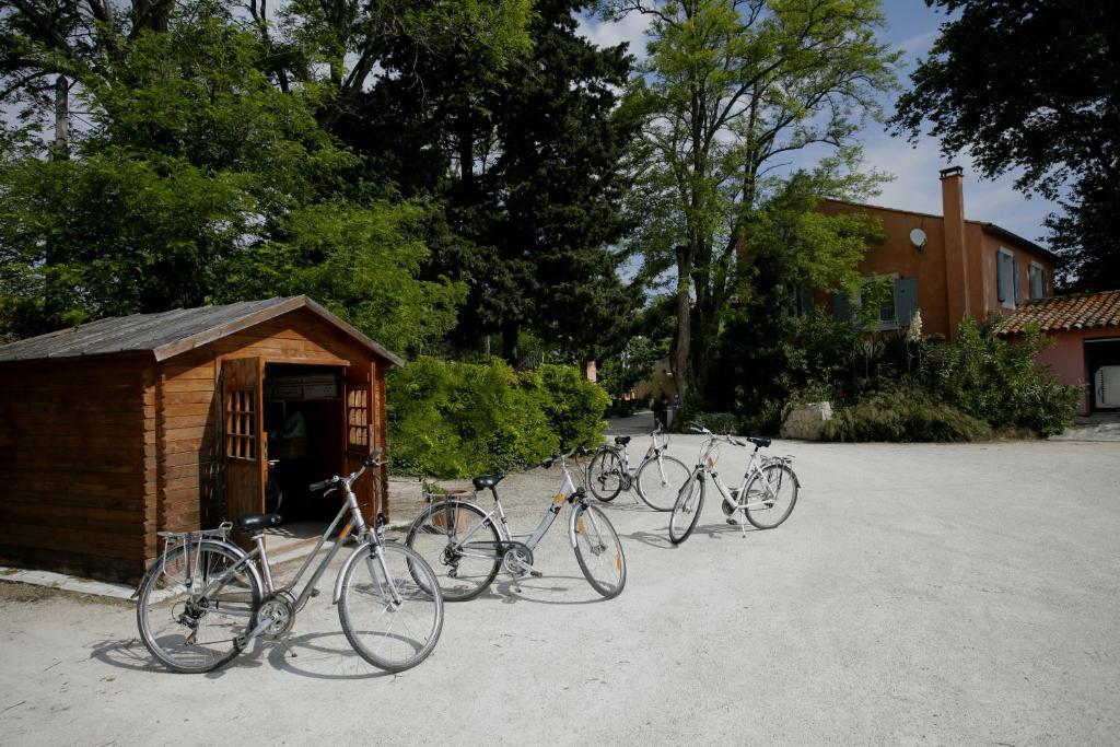 Logis Hotel La Ferme Avignon Buitenkant foto